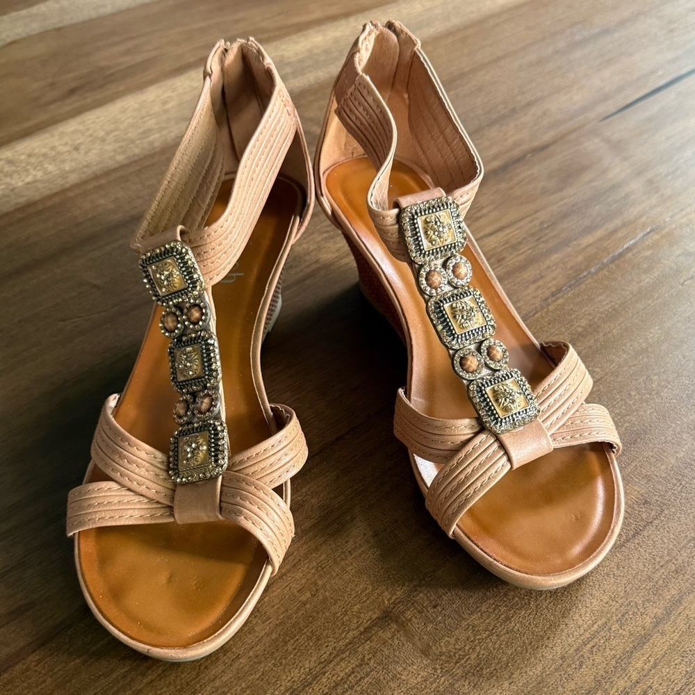 ❤️NIB Refresh - Ginny Camel Jeweled Wedge Sandals - 7.5